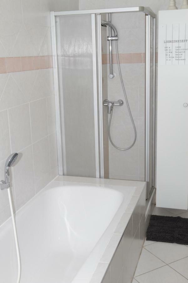 Gutshof Bartl 1 Appartement Klagenfurt am Woerthersee Buitenkant foto