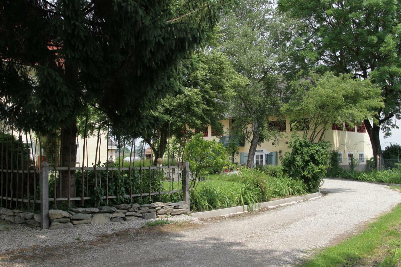 Gutshof Bartl 1 Appartement Klagenfurt am Woerthersee Buitenkant foto